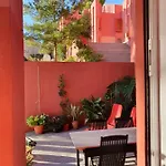 Apartman La Muralla Roja *
