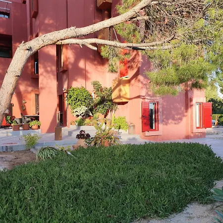La Muralla Roja Apartment