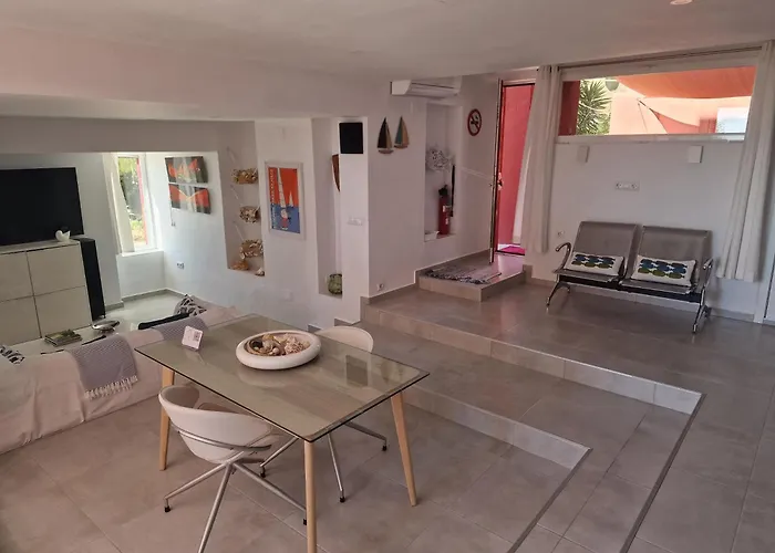 La Muralla Roja Apartment