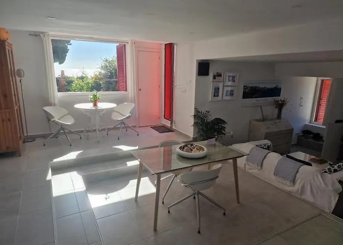 La Muralla Roja Apartment *